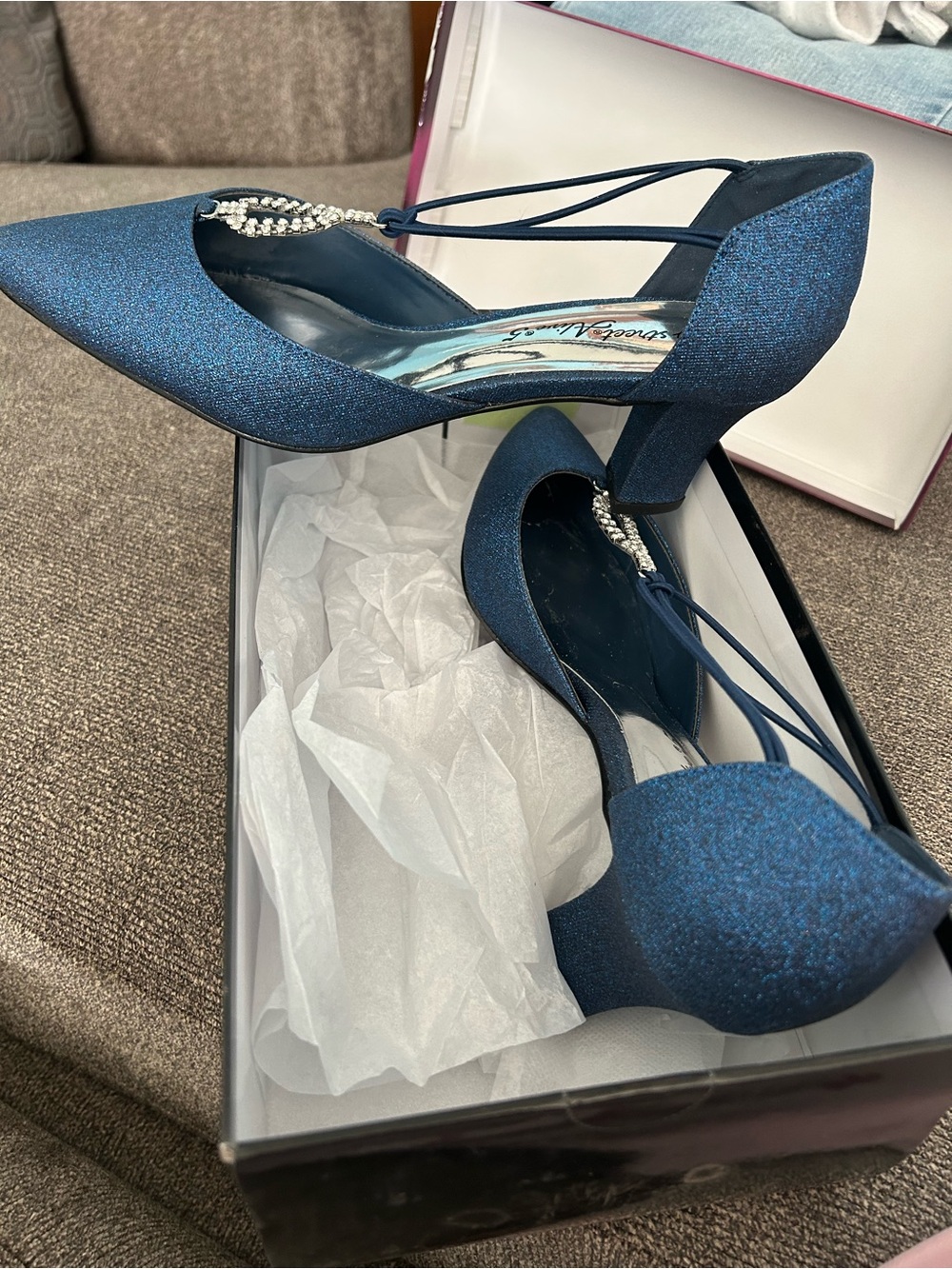 Elegant Navy Blue Pointed Toe Mid-Heel Pumps with Rhinestone Accent